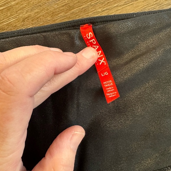 SPANX Faux Leather Black Power Waistband High Waist Leggings size LARGE - Picture 4 of 4